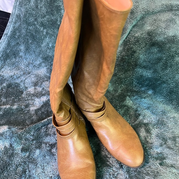 Tan tall boot wide calf size 11 - Picture 4 of 6